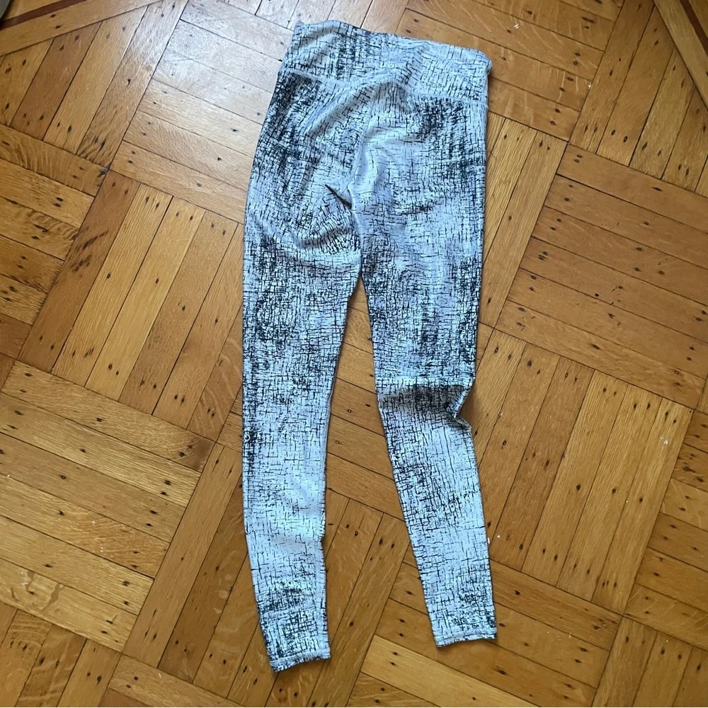 Alo Black and White Leggings XS